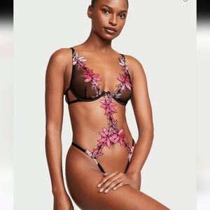 VERY SEXY Ziggy Glam Floral Embroidery Unlined Cutout Teddy
